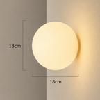 Nowoczesna kinkietowa lampa ścienna LED z kulą ze szkła w stylu ambient