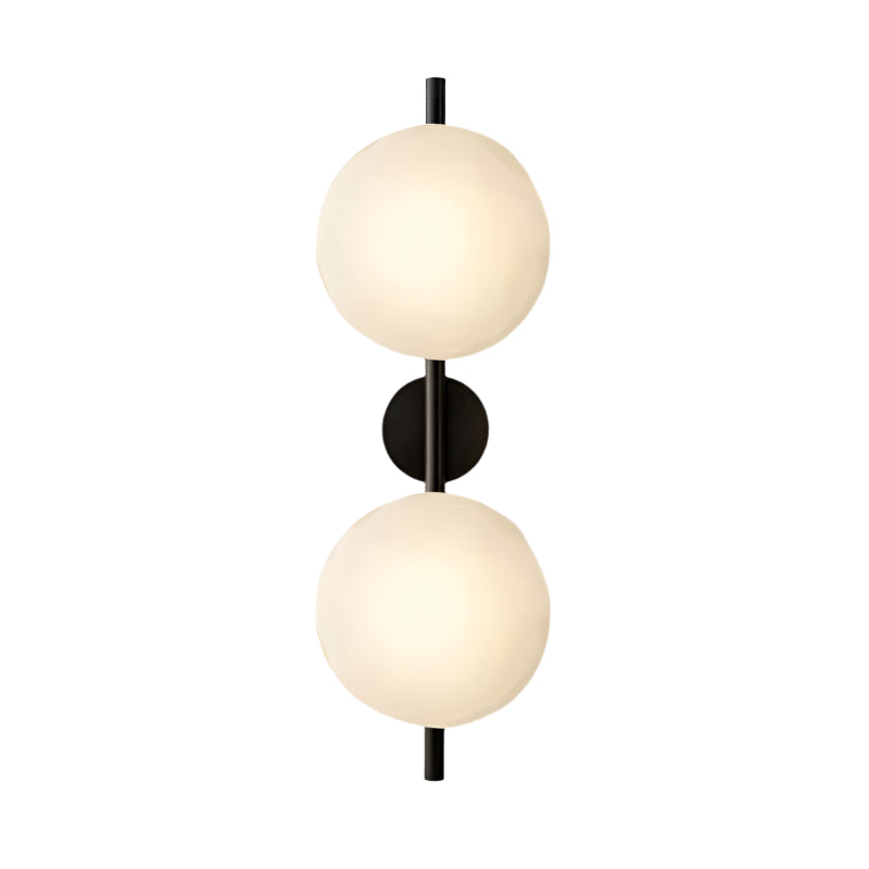 Lampa ścienna Ceto z okrągłym kloszem w stylu skandynawskim