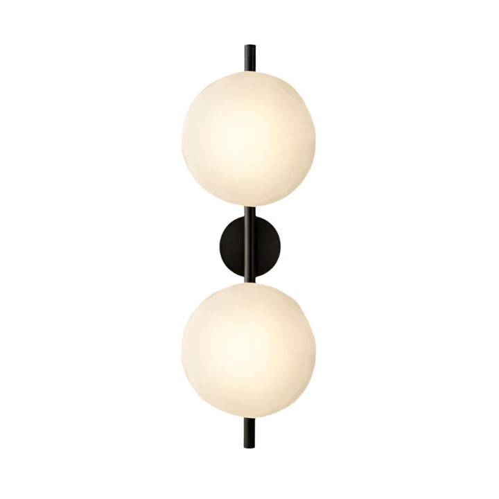 Lampa ścienna Ceto z okrągłym kloszem w stylu skandynawskim