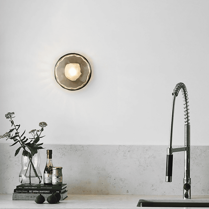 Lampa ścienna Ceto z okrągłym kloszem w stylu skandynawskim