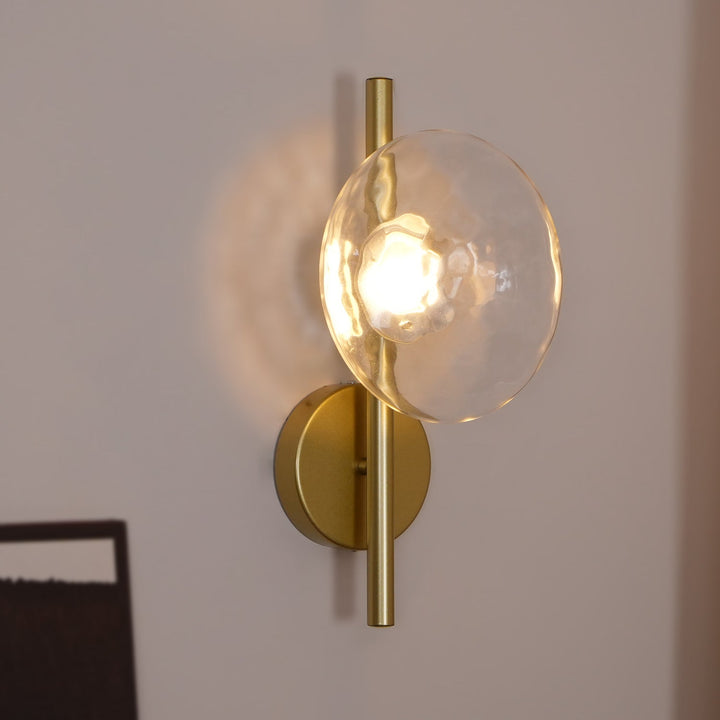 Lampa ścienna Ceto z okrągłym kloszem w stylu skandynawskim