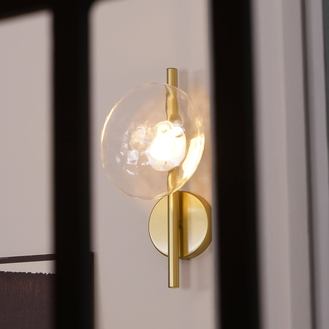Lampa ścienna Ceto z okrągłym kloszem w stylu skandynawskim
