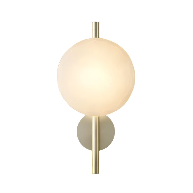Lampa ścienna Ceto z okrągłym kloszem w stylu skandynawskim