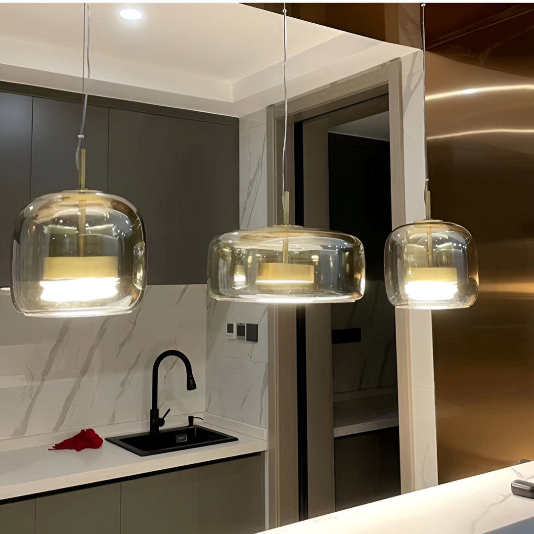 Nowoczesna lampa sufitowa z szklaną kloszem i LED, styl retro