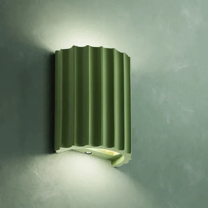 Nowoczesna lampa ścienna Clarity z żywicy, styl nordycki