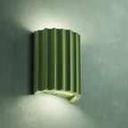 Nowoczesna lampa ścienna Clarity z żywicy, styl nordycki