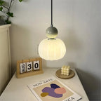 Lampa sufitowa z akrylowym kloszem i złotym wykończeniem