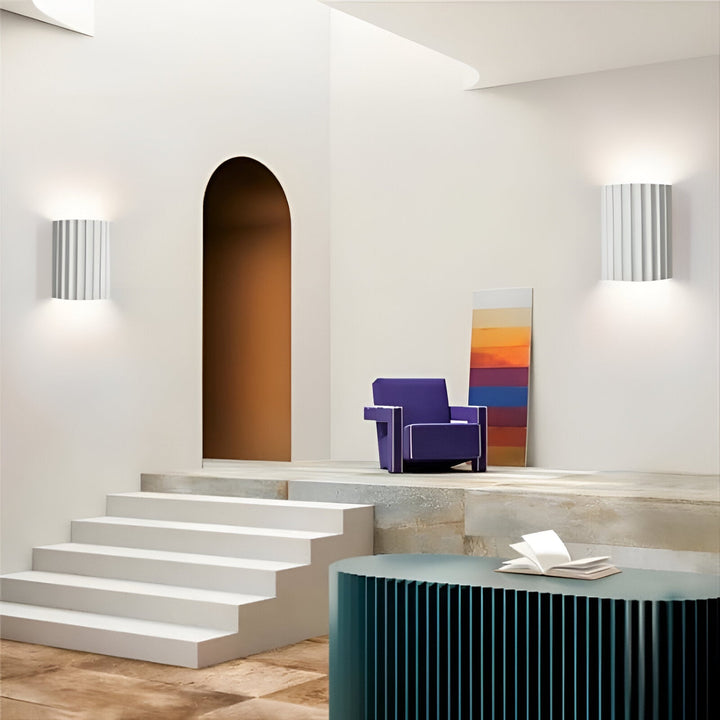 Nowoczesna lampa ścienna Clarity z żywicy, styl nordycki