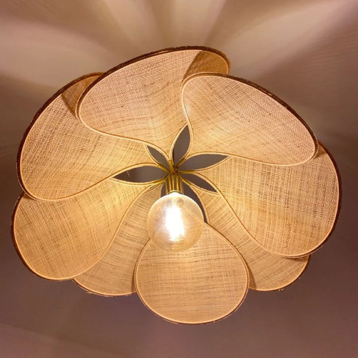 Lampa wisząca w kształcie kwiatu – nowoczesny design