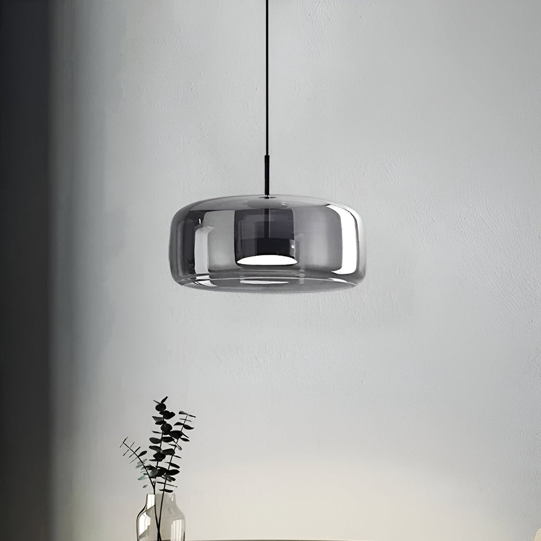 Nowoczesna lampa sufitowa z szklaną kloszem i LED, styl retro