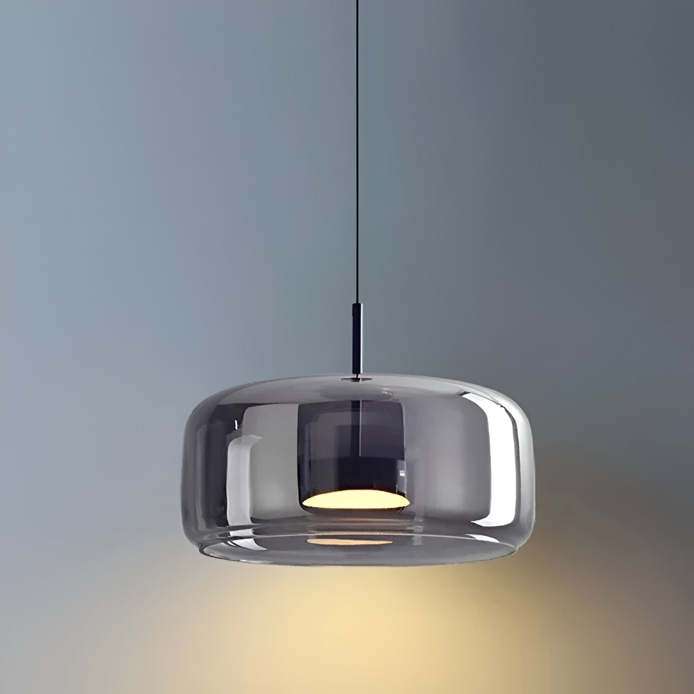 Nowoczesna lampa sufitowa z szklaną kloszem i LED, styl retro