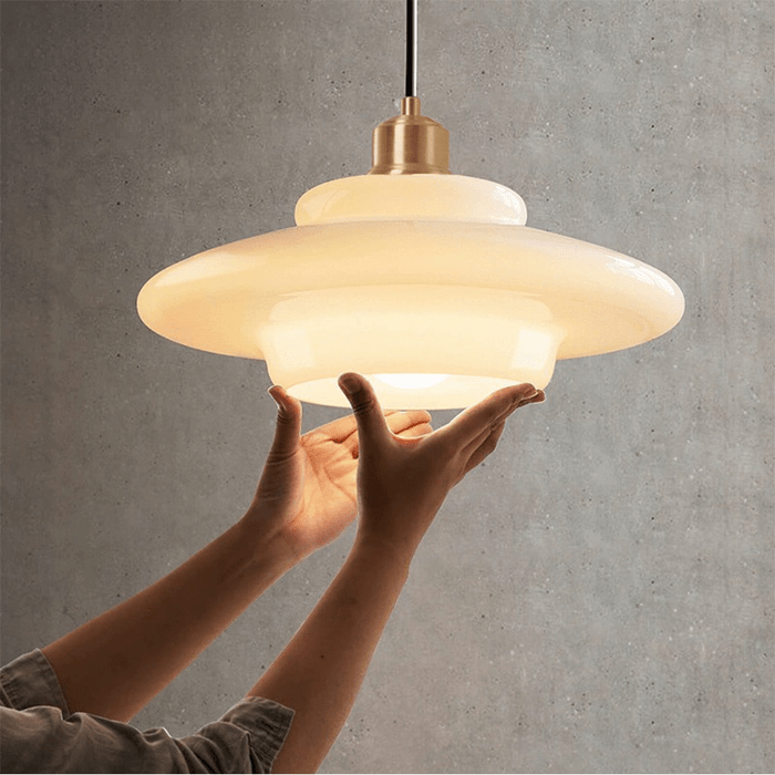 Szklana lampa stołowa – nowoczesny design