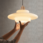 Szklana lampa stołowa – nowoczesny design