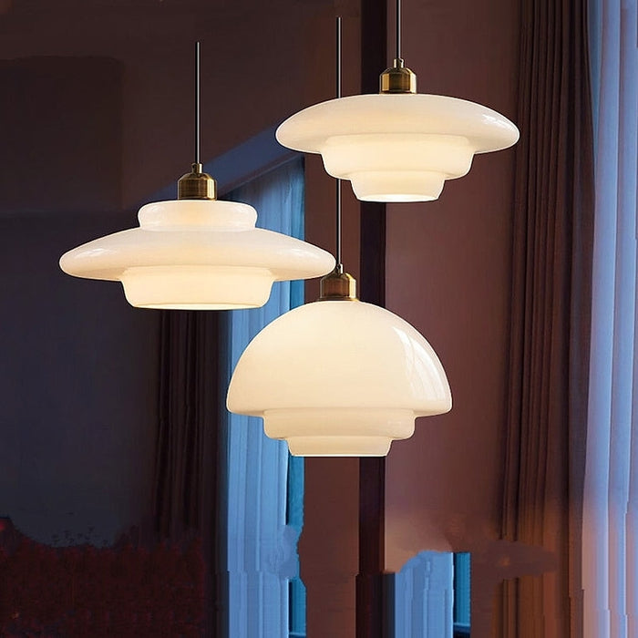 Szklana lampa stołowa – nowoczesny design