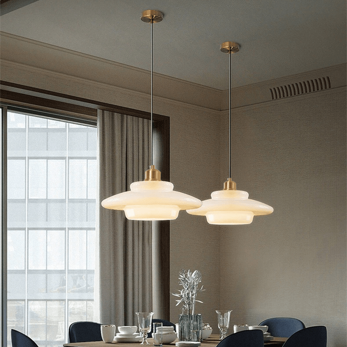 Szklana lampa stołowa – nowoczesny design