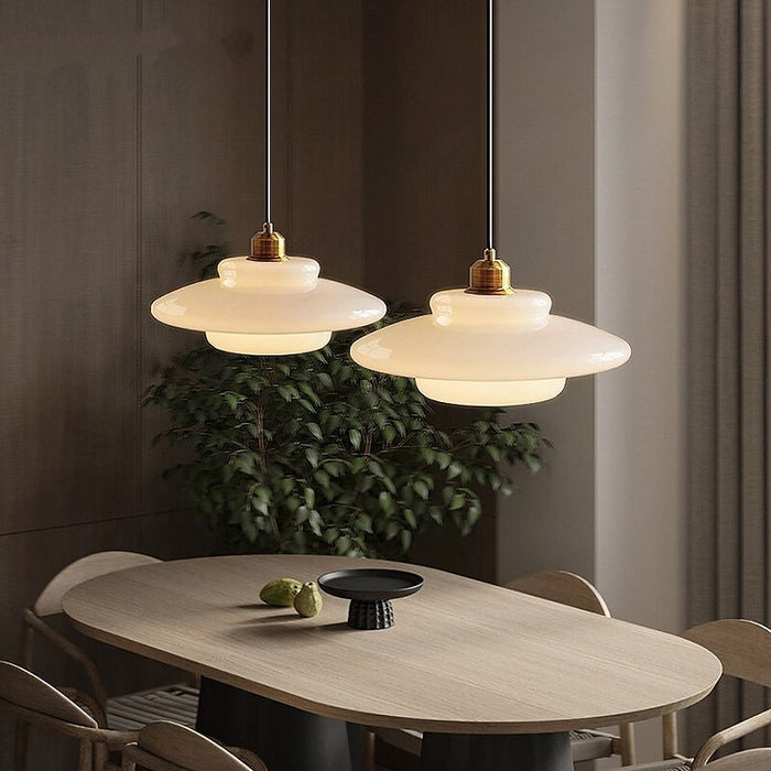 Szklana lampa stołowa – nowoczesny design