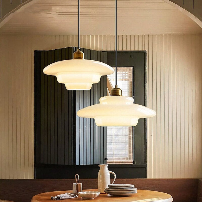 Szklana lampa stołowa – nowoczesny design