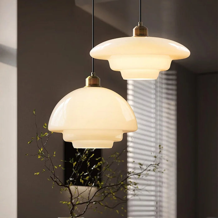 Szklana lampa stołowa – nowoczesny design