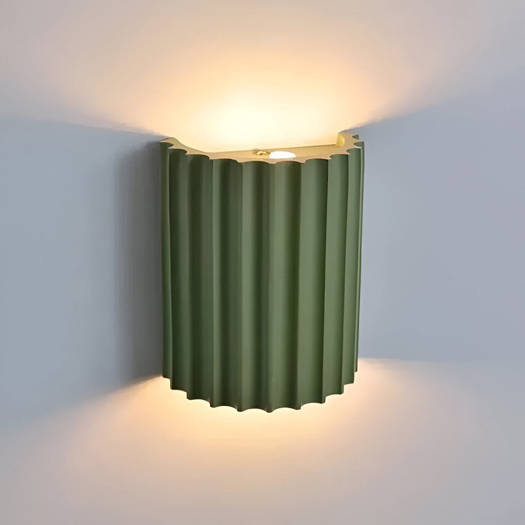 Nowoczesna lampa ścienna Clarity z żywicy, styl nordycki