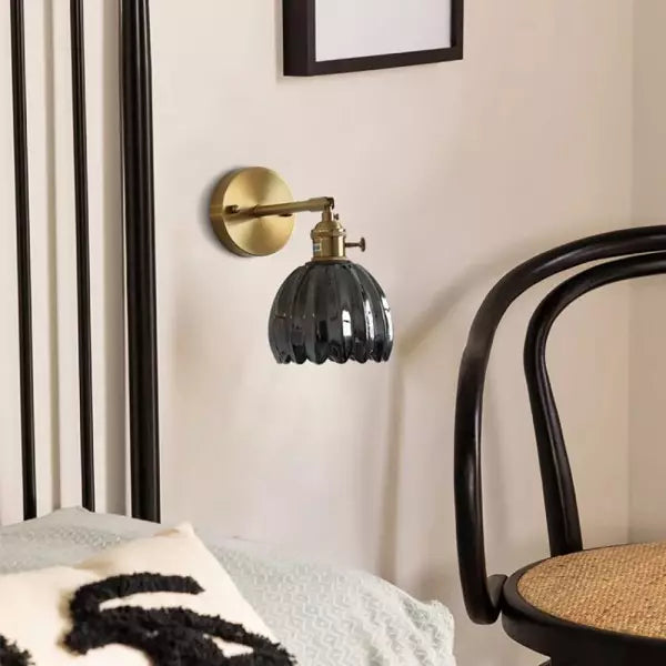 Lampa stołowa w stylu retro – dekoracyjne oświetlenie
