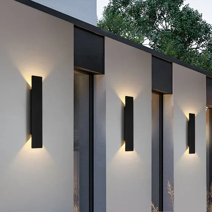 Odporna na warunki atmosferyczne lampa ścienna zewnętrzna